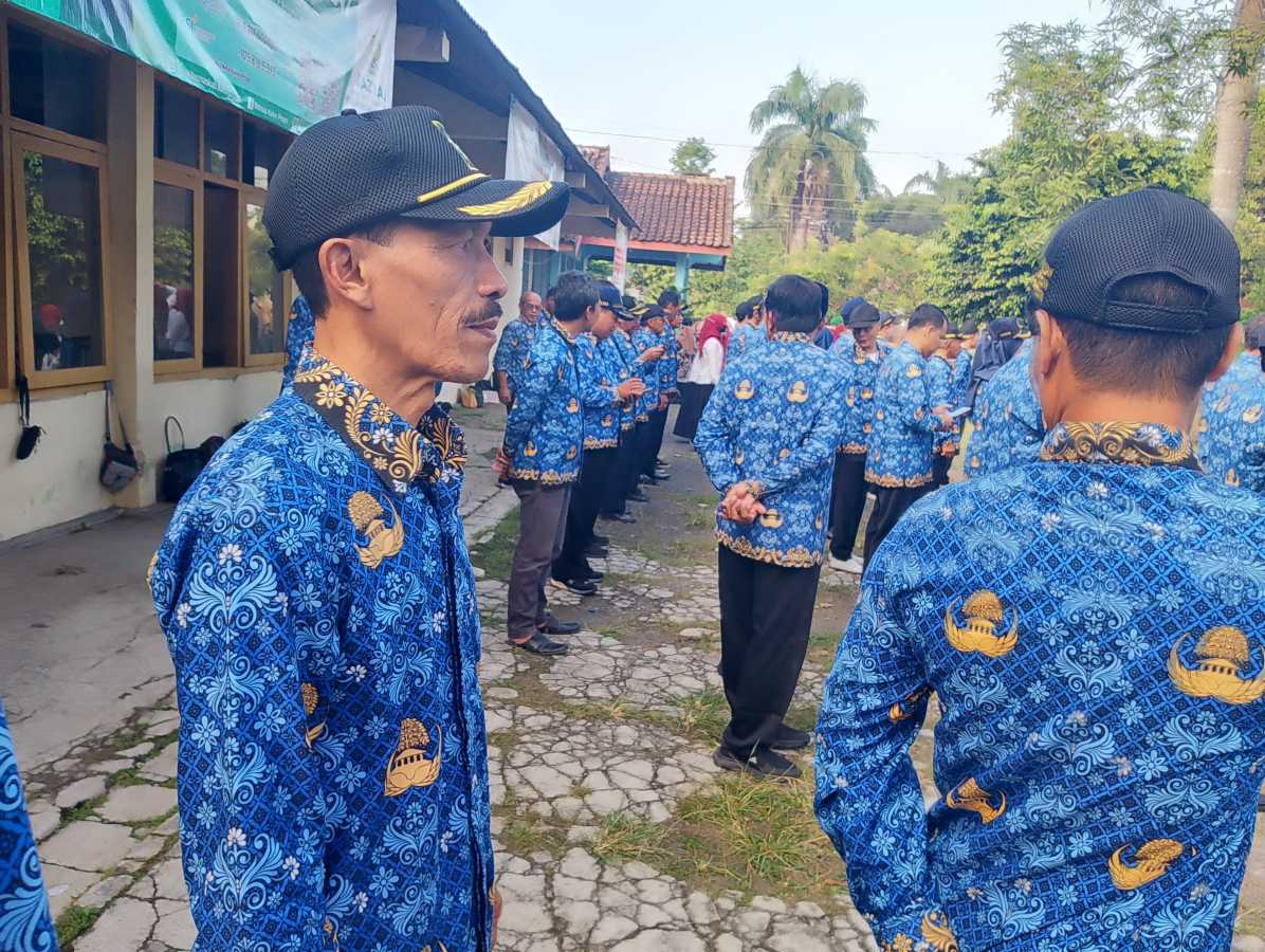 Mengikuti upacara 17 an dihalaman Kapanewon Pengasih jam.08.00 wib sampai selesai Mengikuti upacara 17 an dihalaman Kapanewon Pengasih jam.08.00 wib sampai selesai